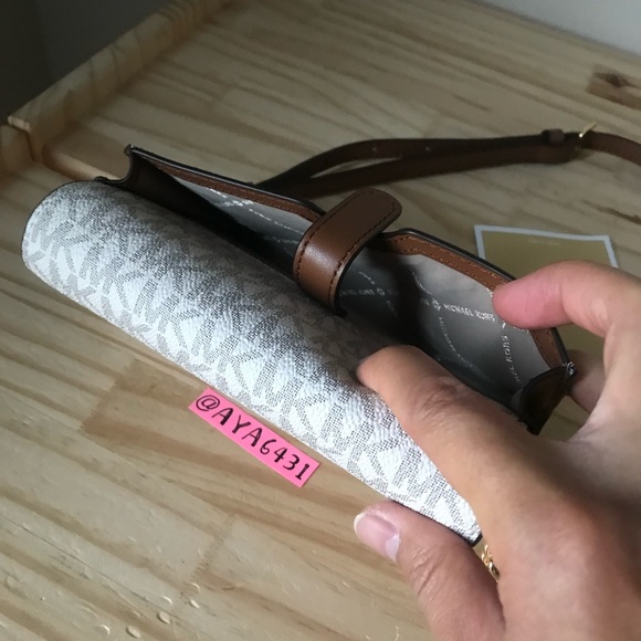 Michael Kors Purse🎈🎈 - Picture 11 of 11